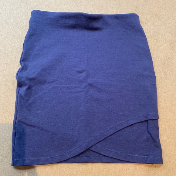 Aritzia TALULA folding skirt - Picture 2 of 4